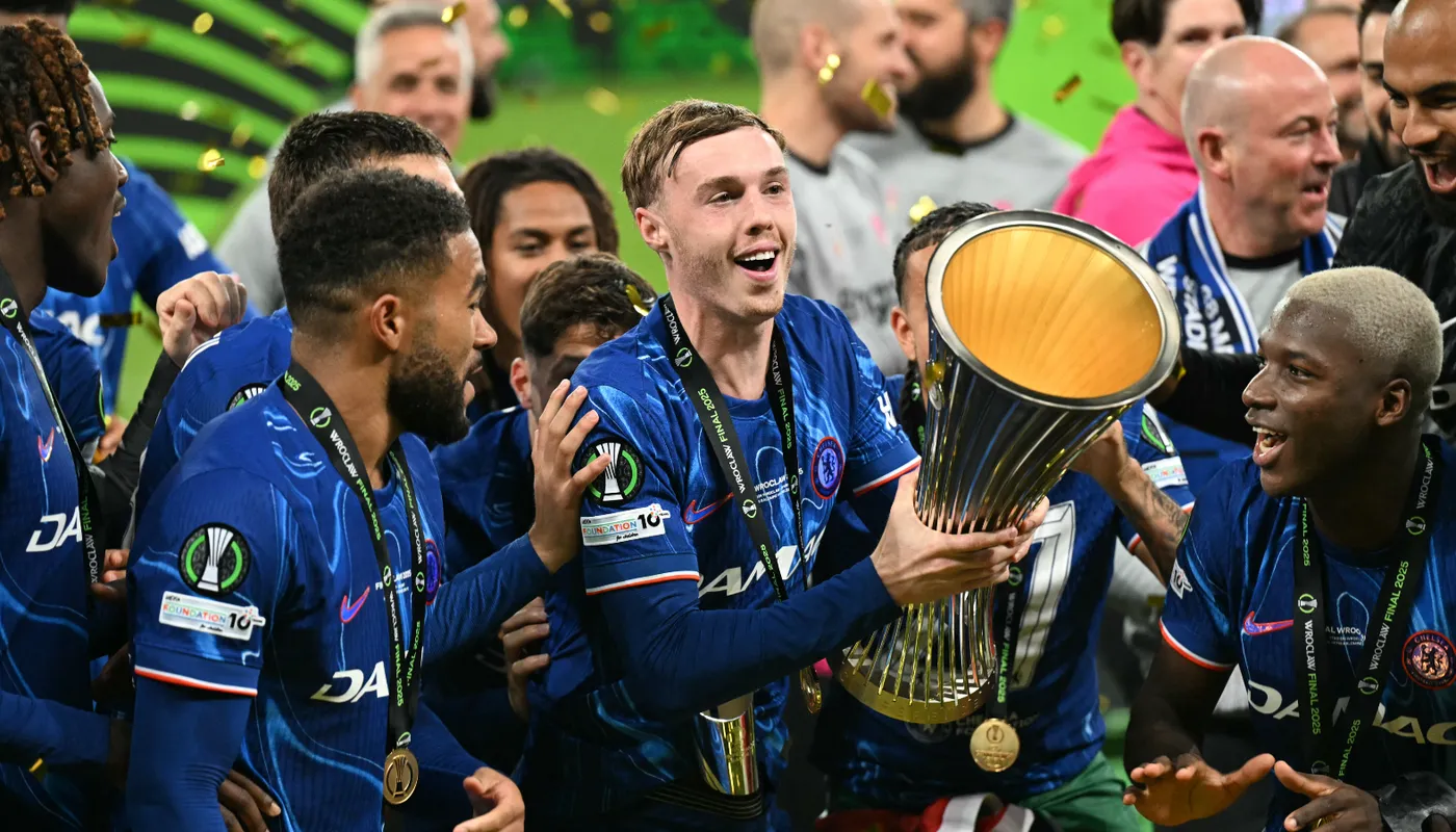 Arsenal fans left disappointed as Chelsea make history