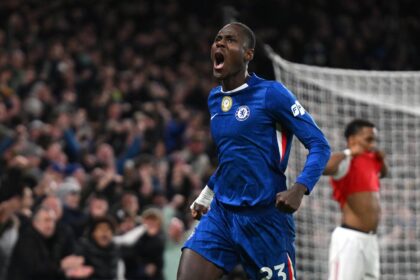 Arsenal fail to beat 10-man Chelsea in fiery London derby